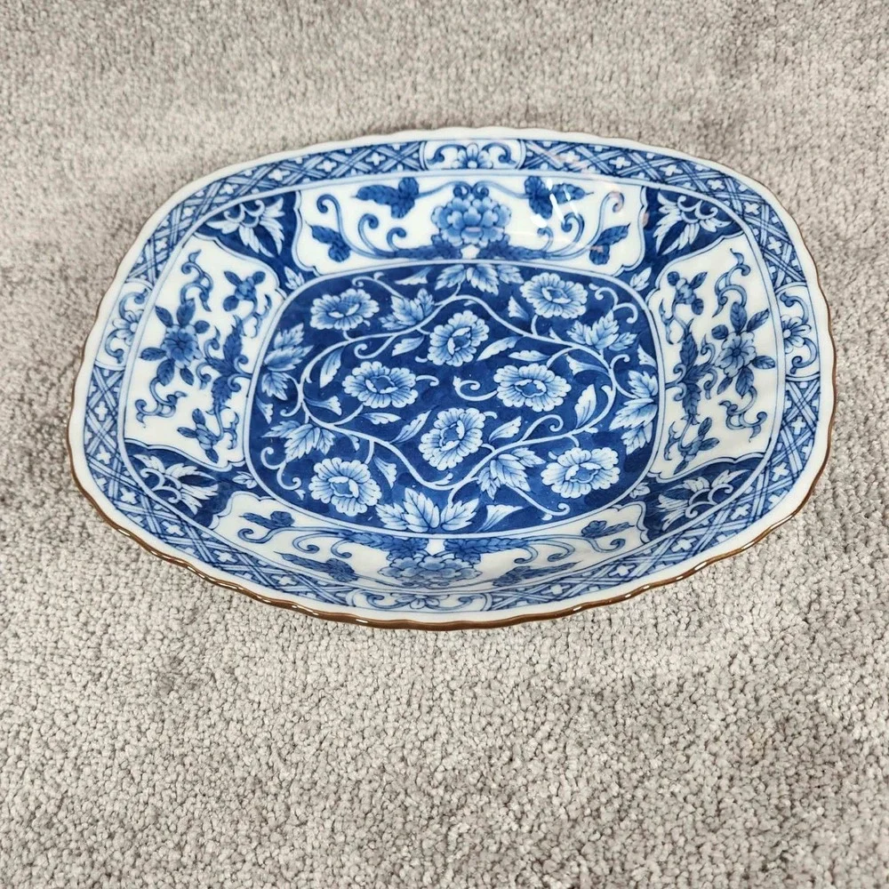 Andrea by Sadek Serving Bowl Blue White Floral Scalloped Gold Rim‎ Japan 9.25